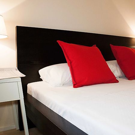 Hulot B&B فالنسيا الغرفة الصورة