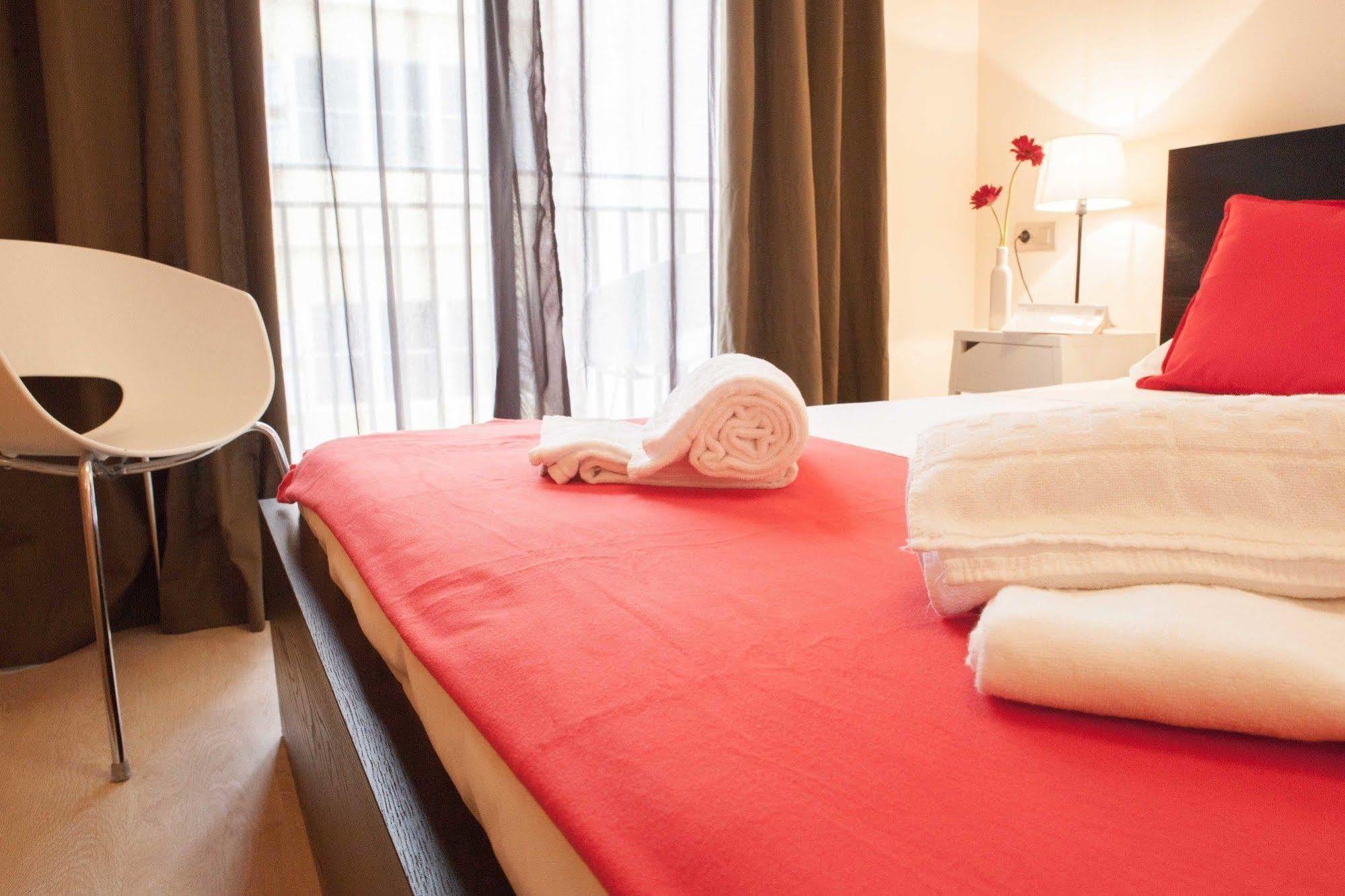 Hulot B&B فالنسيا الغرفة الصورة