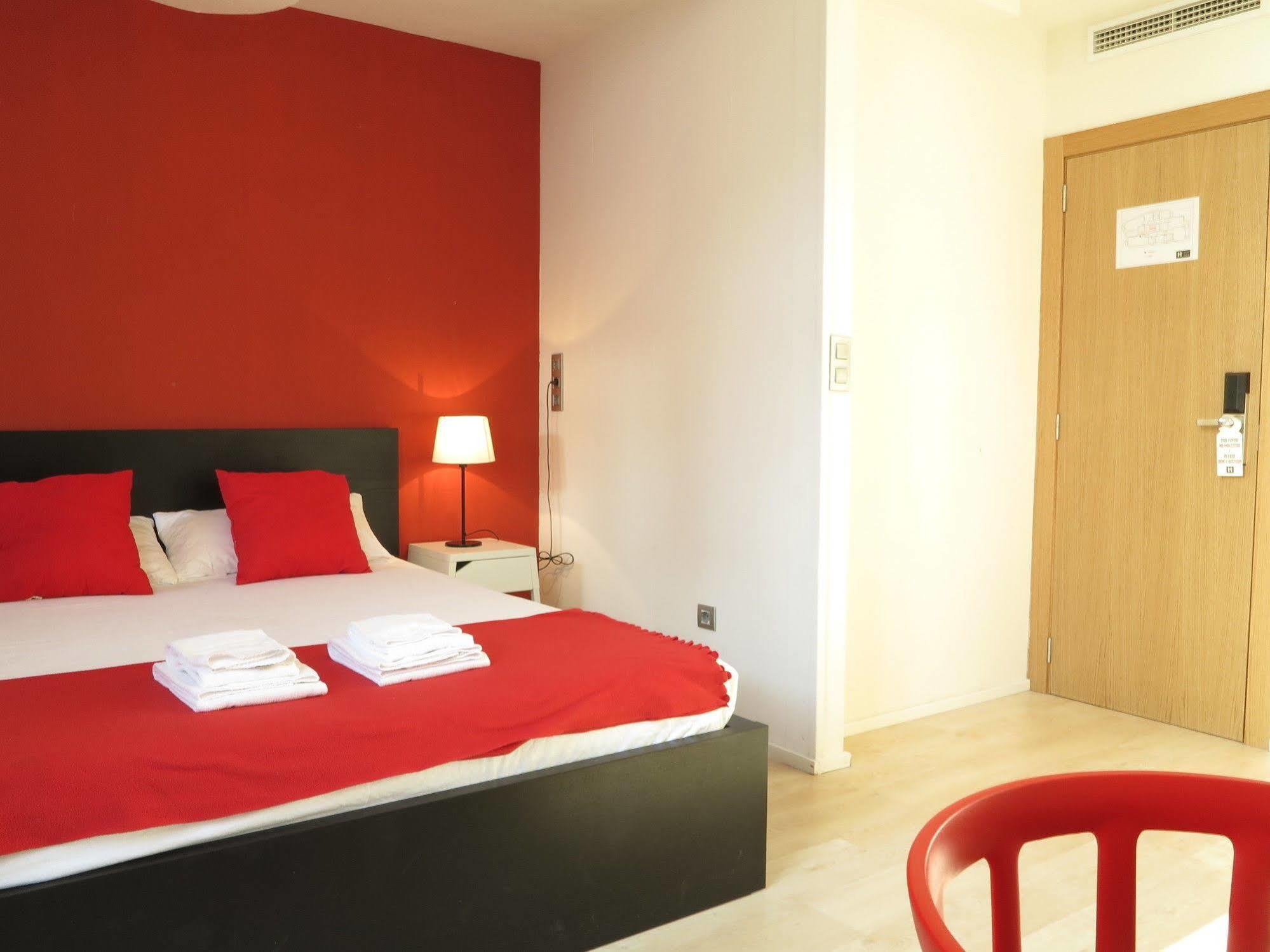 Hulot B&B فالنسيا الغرفة الصورة