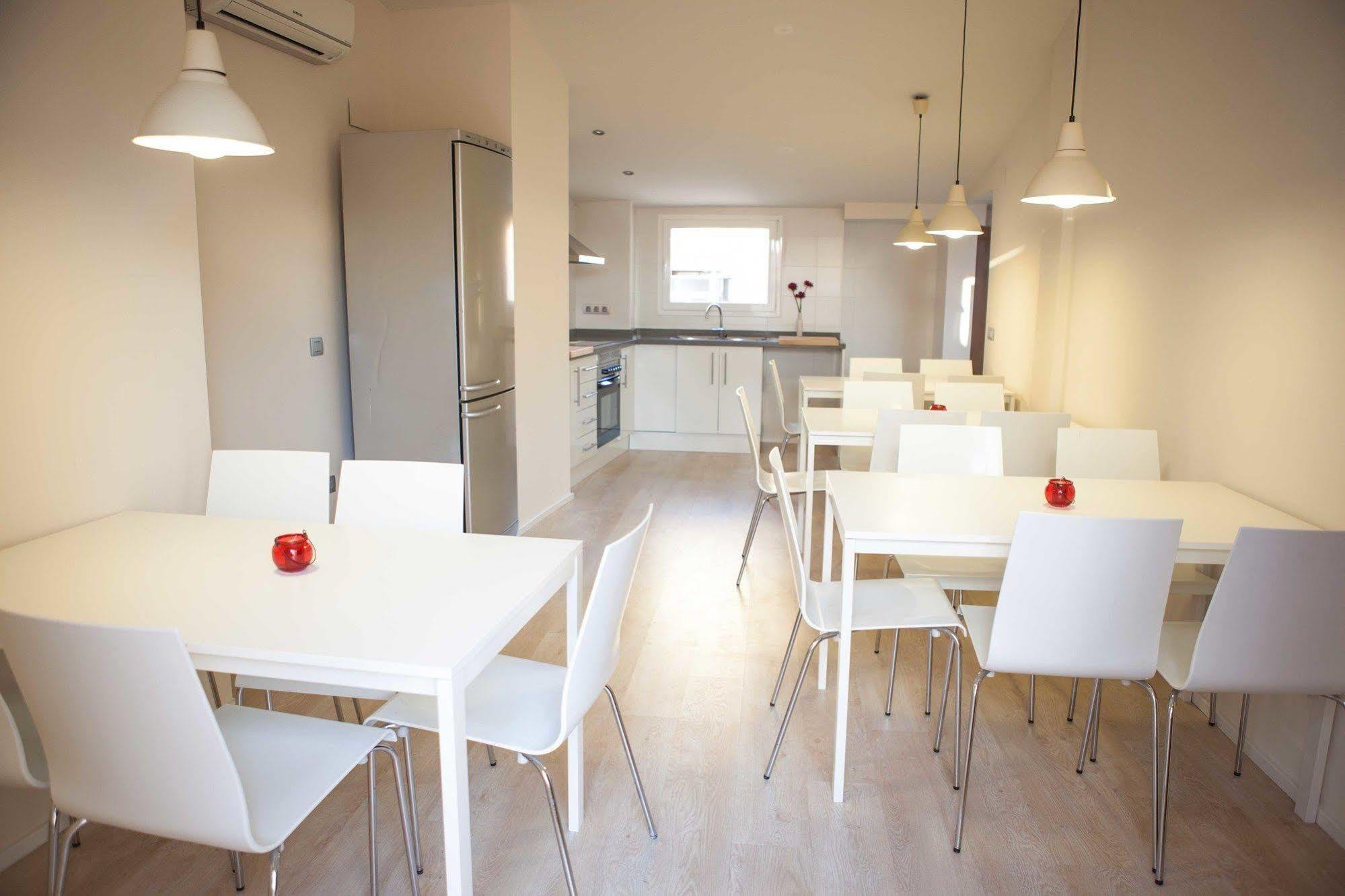 Hulot B&B فالنسيا المطعم الصورة