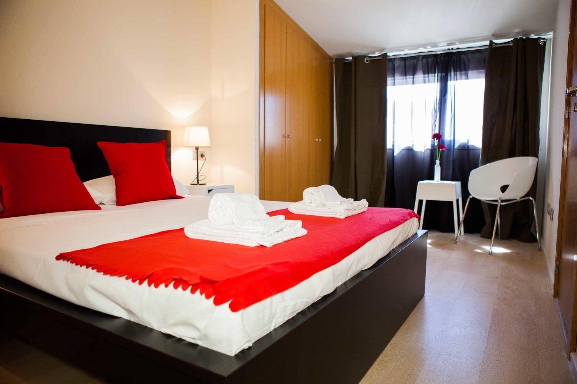 Hulot B&B فالنسيا الغرفة الصورة